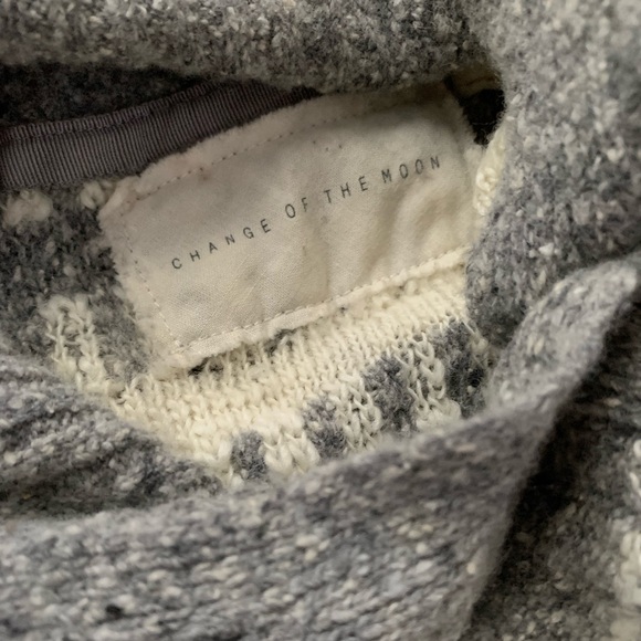 Change of the Moon Glissando Sweater Gray & Ivory Tunic - Picture 4 of 5